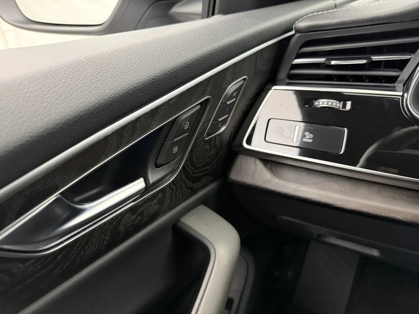Audi Q8 photo 11