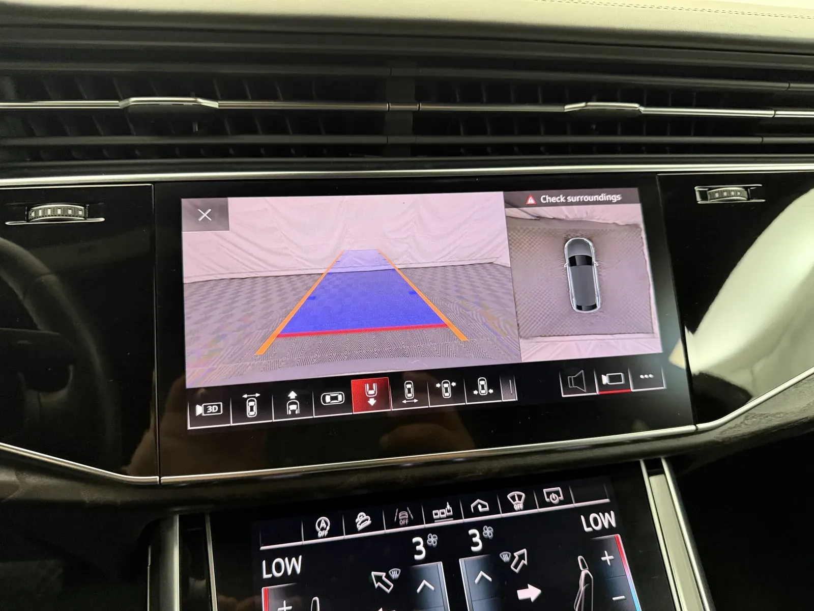 Audi Q8 photo 19