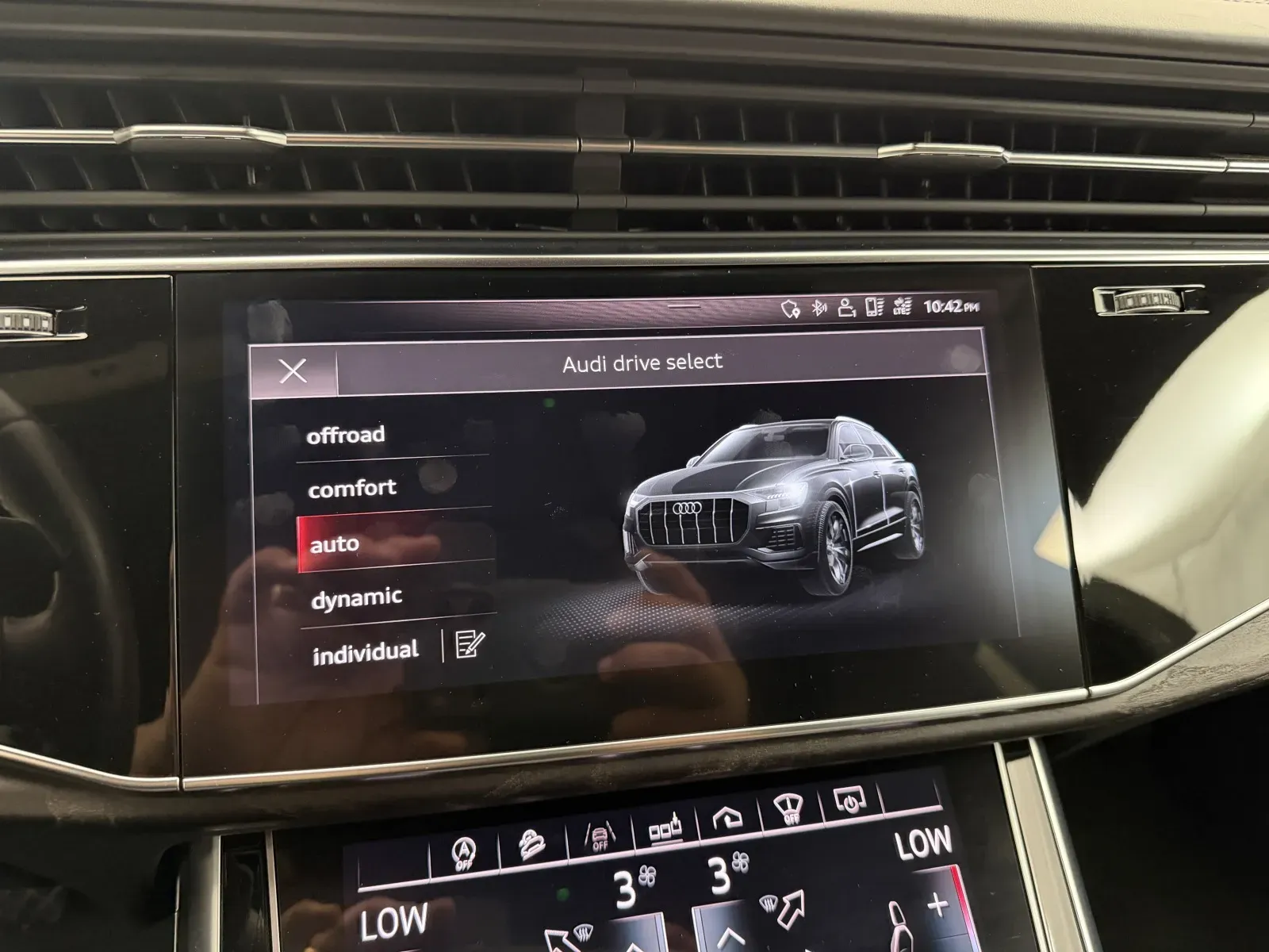 Audi Q8 photo 29