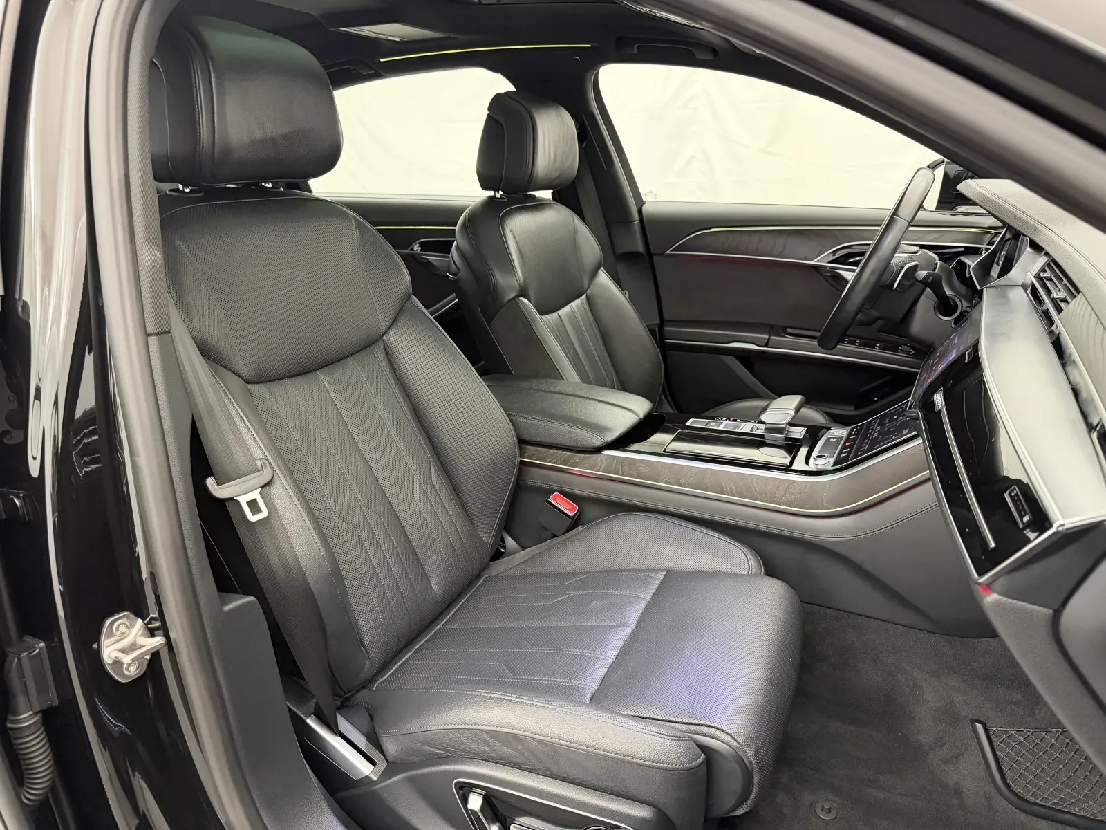 Audi A8 L photo 54
