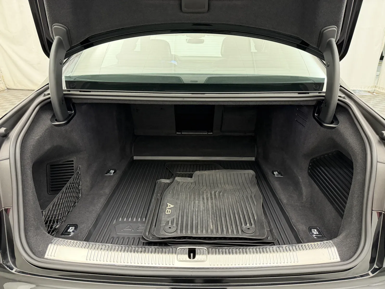 Audi A8 L photo 55