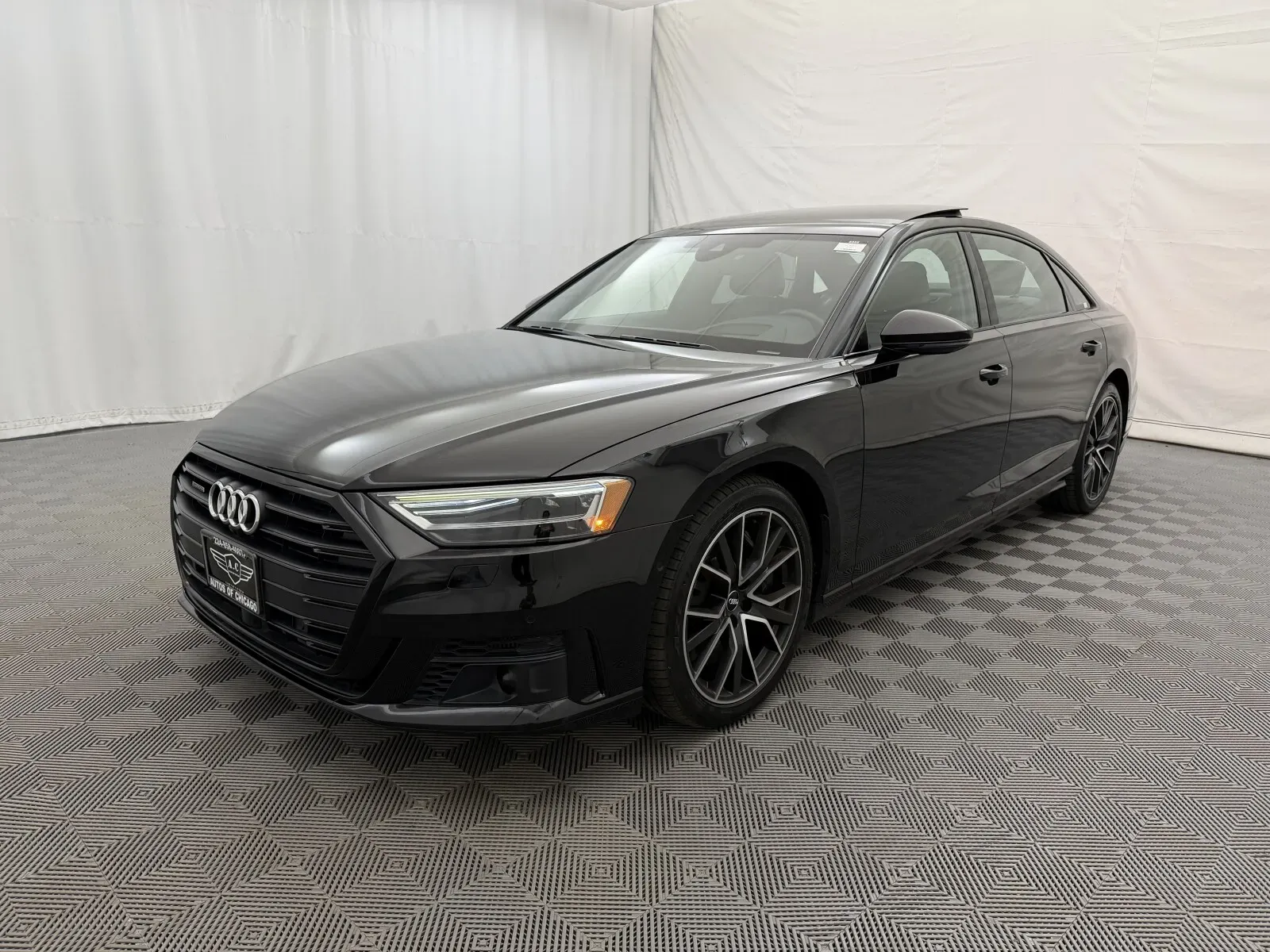 Audi A8 L photo 2