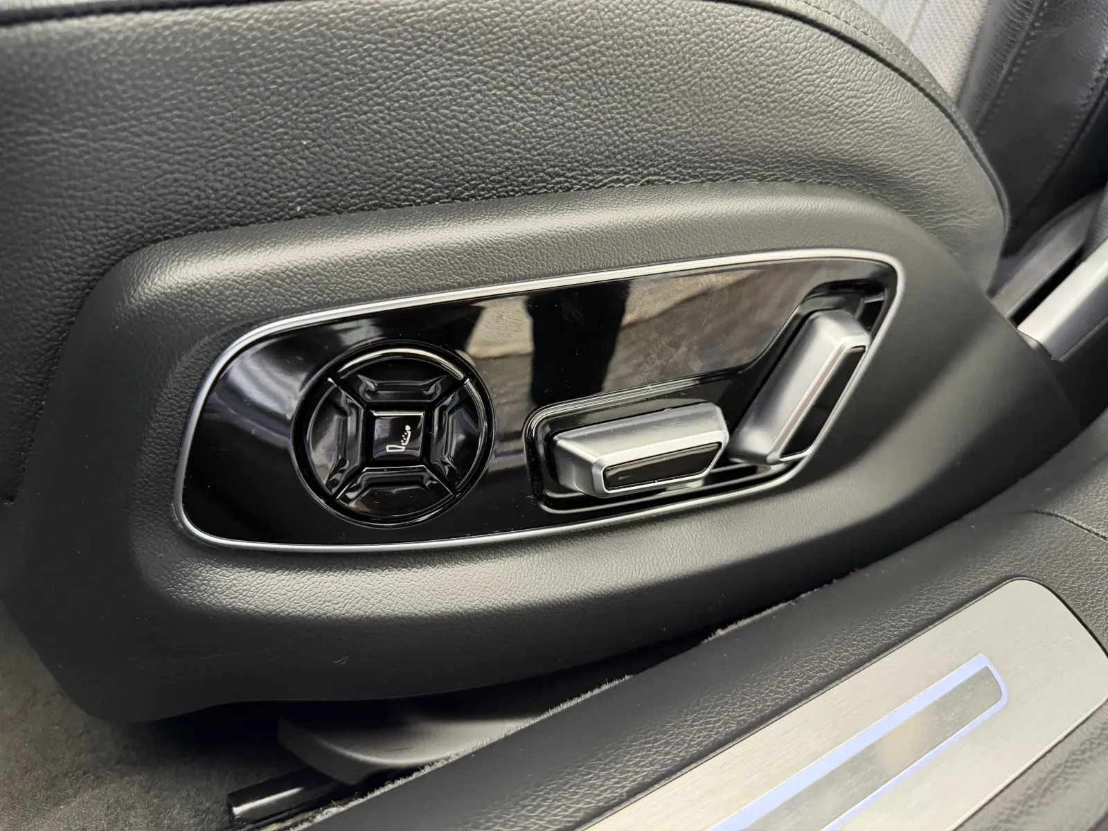 Audi A8 L photo 10