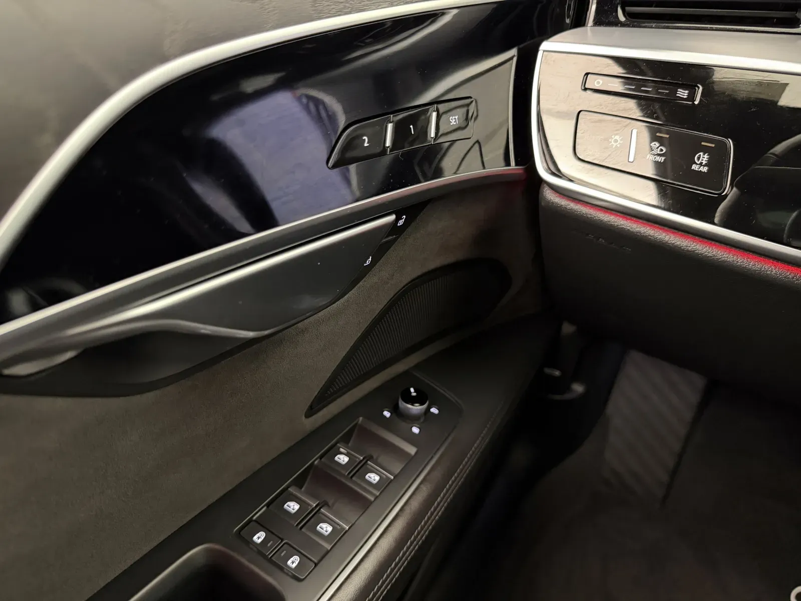 Audi A8 L photo 17