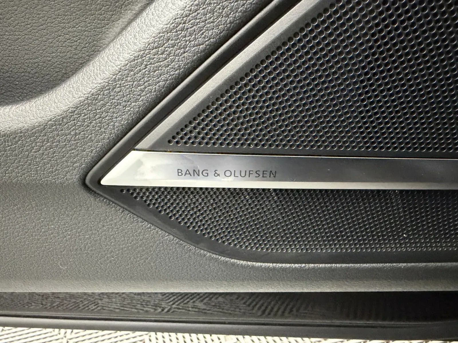 Audi A8 L photo 18