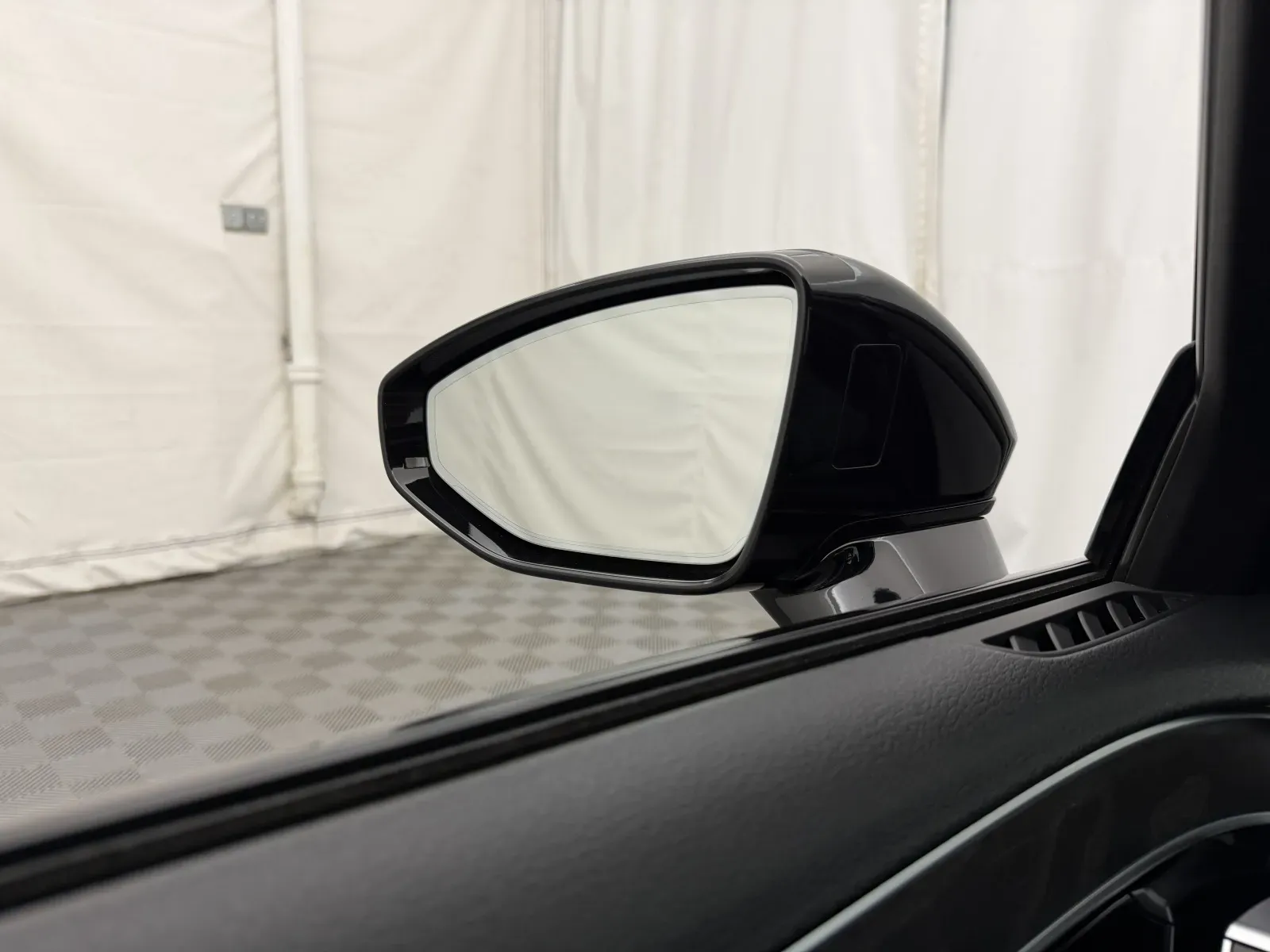 Audi A8 L photo 19
