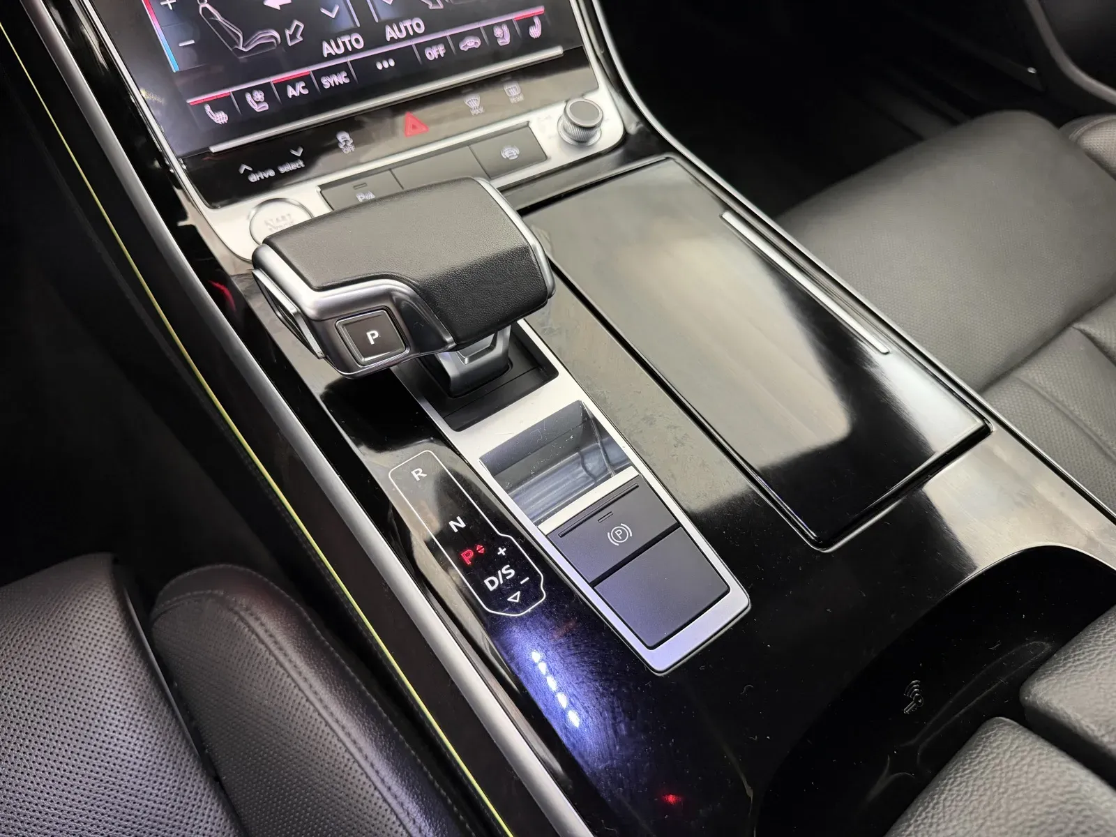 Audi A8 L photo 48