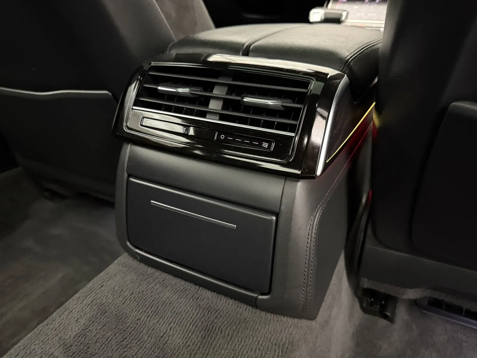 Audi A8 L photo 52
