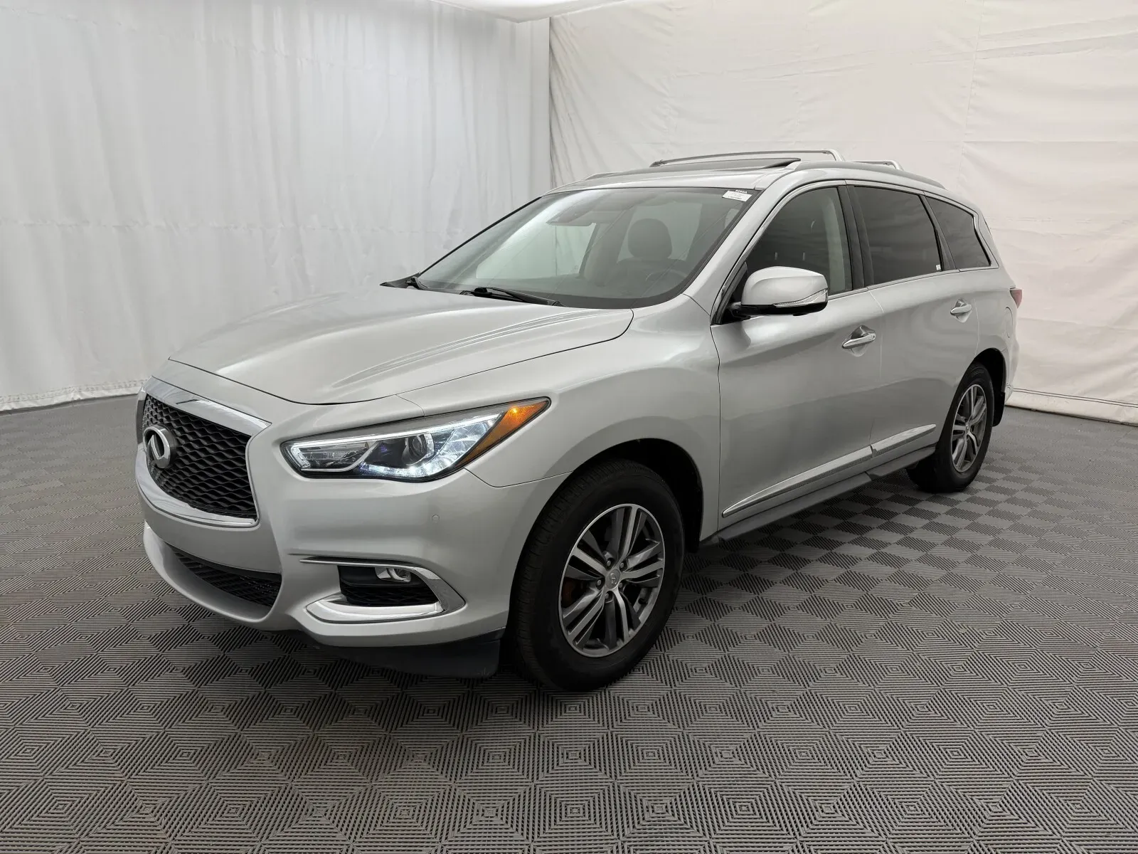 Infiniti QX60 photo 2