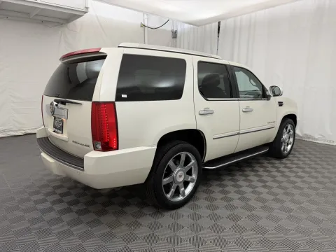 More photos of 2014 Cadillac Escalade Luxury at Autos of Chicago, IL