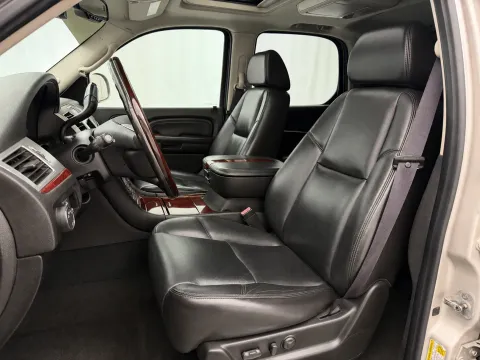 More photos of 2008 Cadillac Escalade at Autos of Chicago, IL