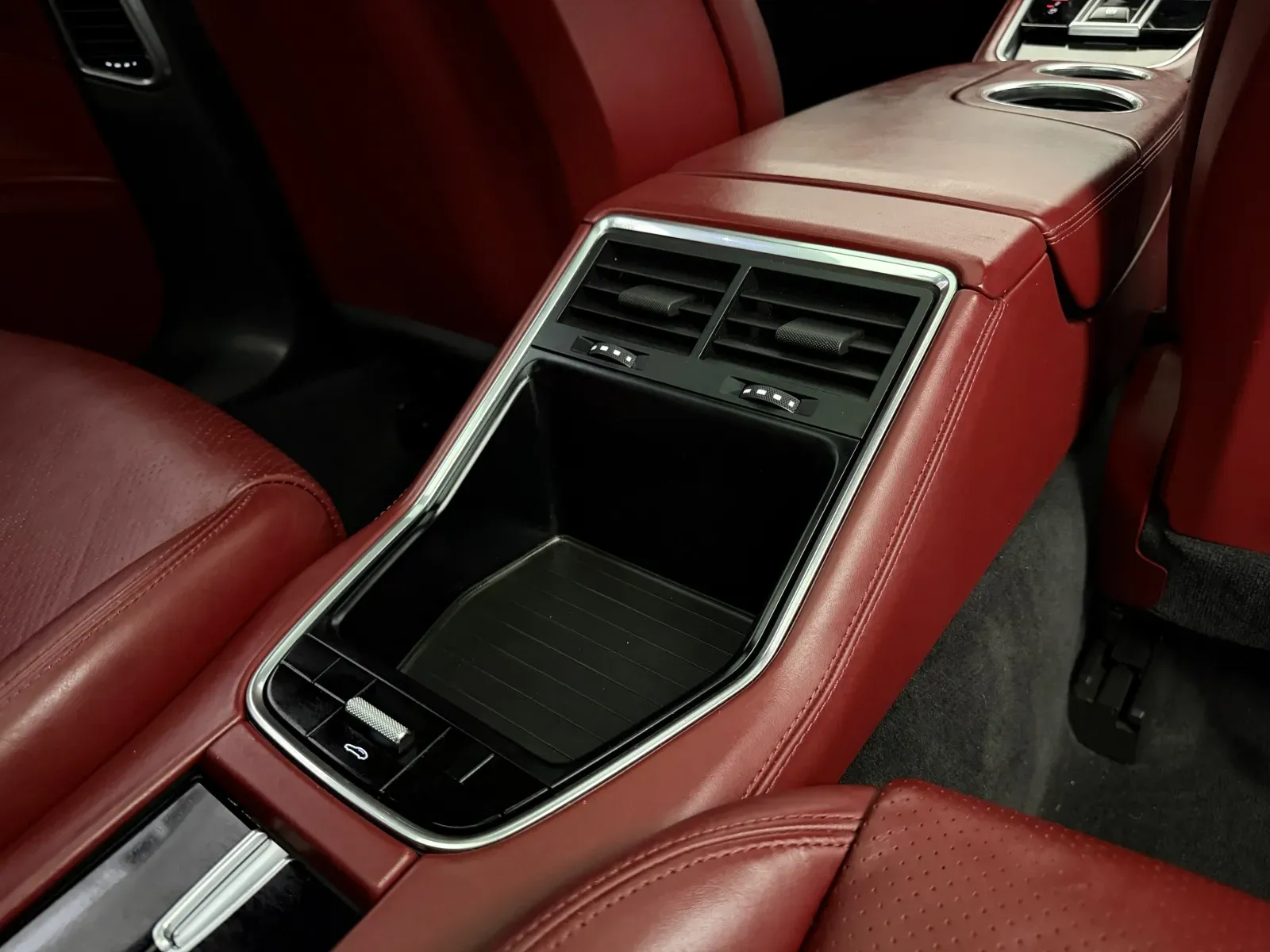 Porsche Panamera photo 34