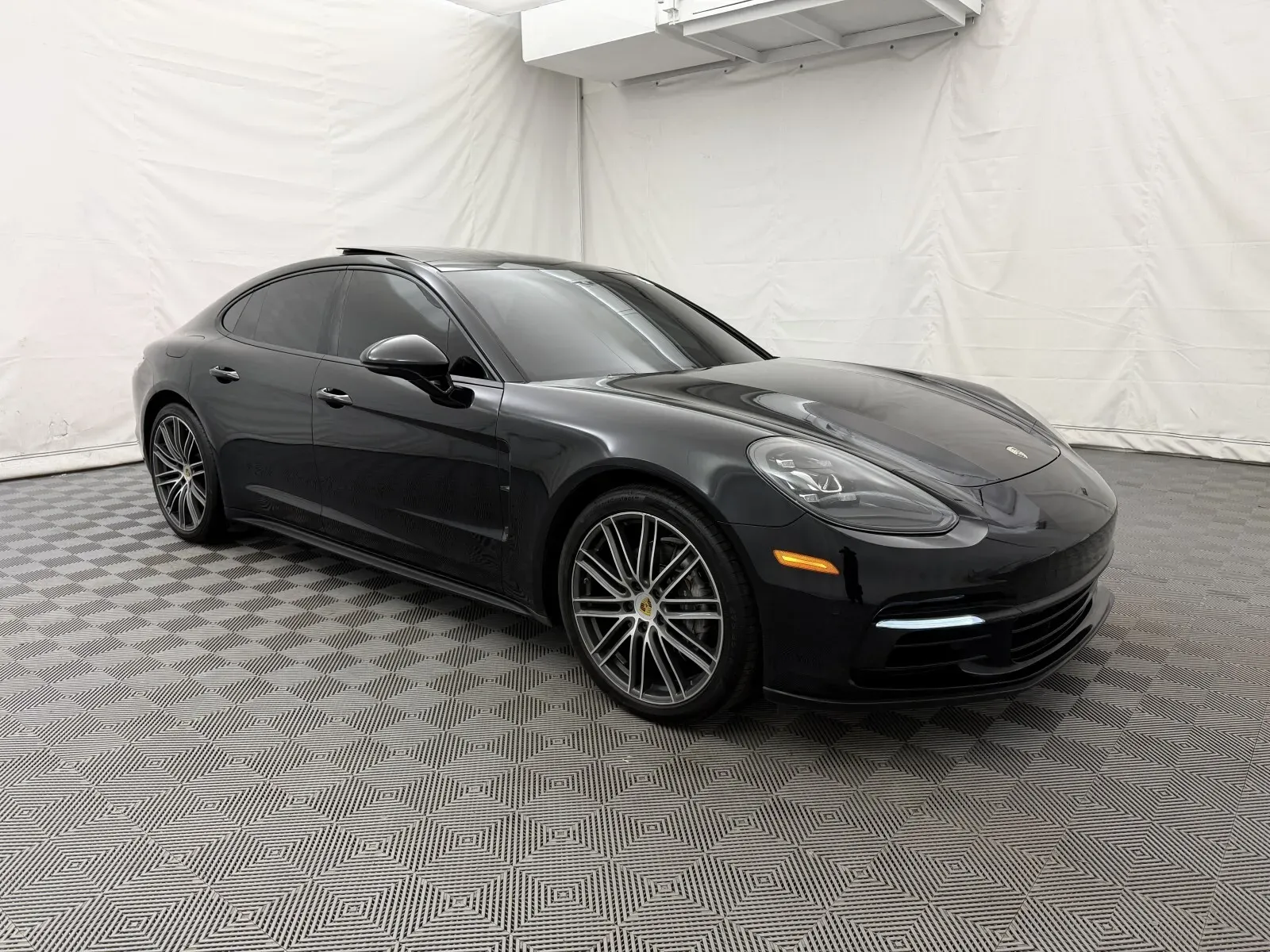 Porsche Panamera photo 5