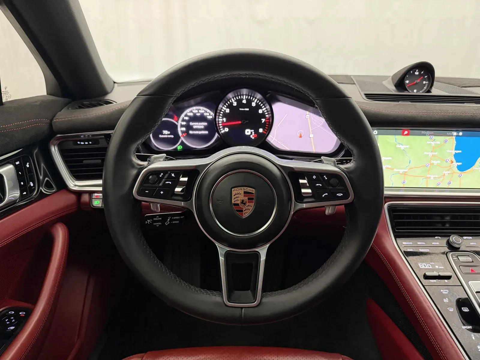 Porsche Panamera photo 16