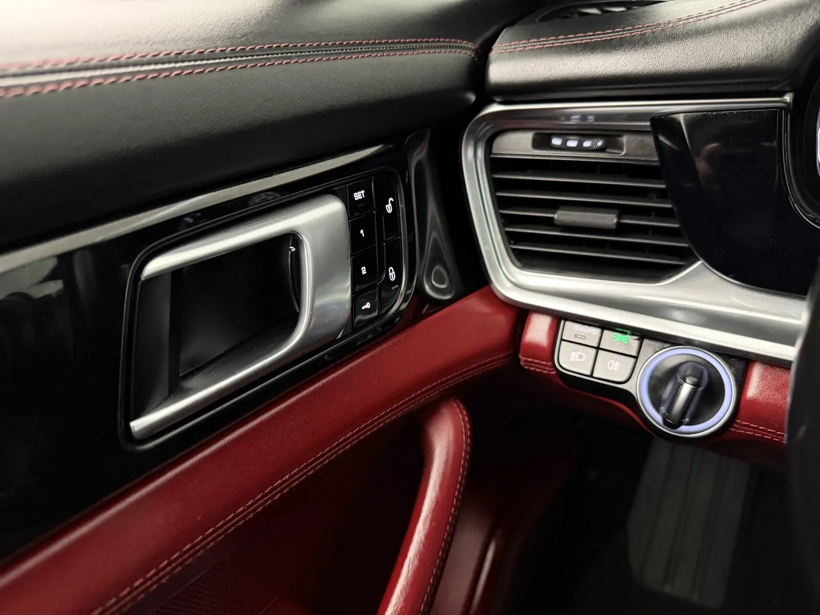 Porsche Panamera photo 17
