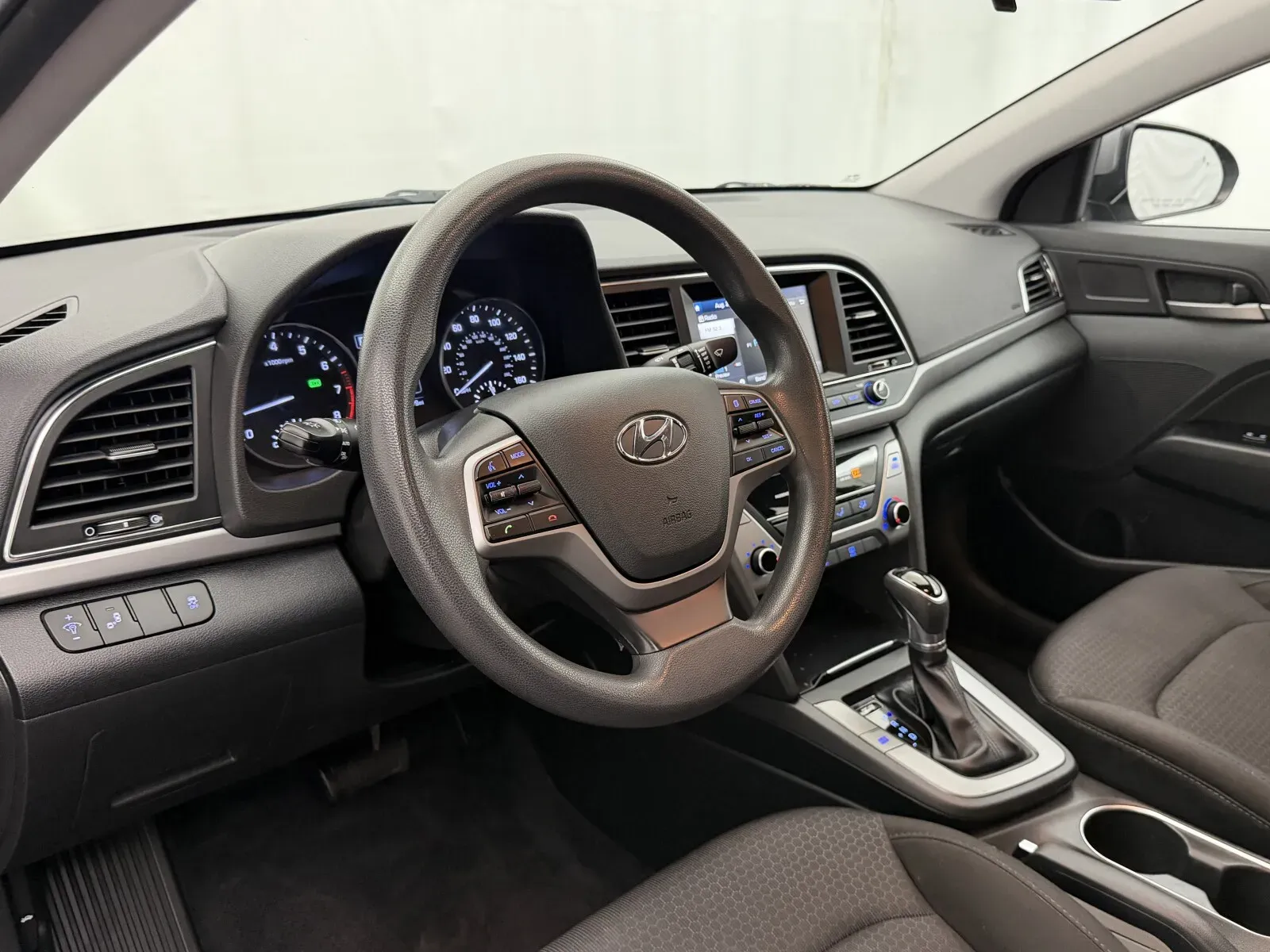 Hyundai Elantra photo 10