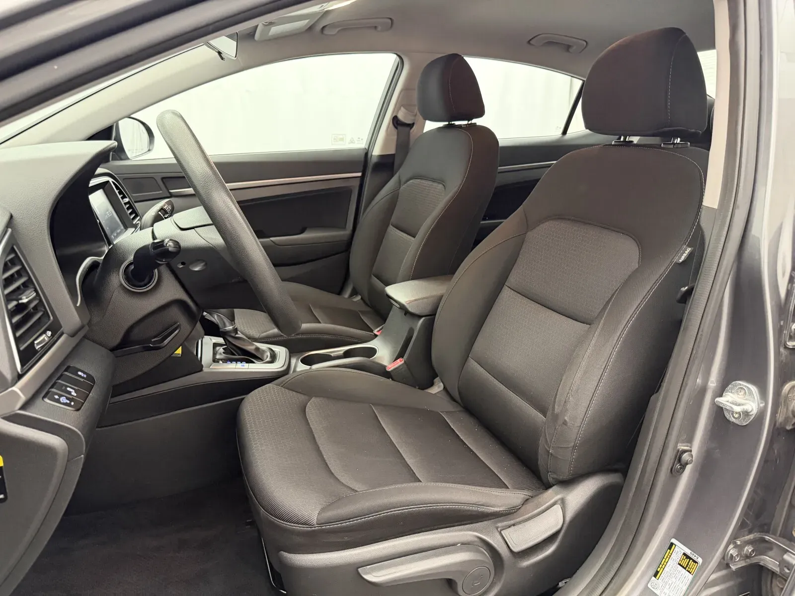 Hyundai Elantra photo 9