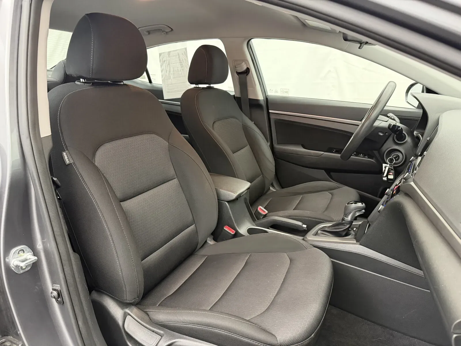 Hyundai Elantra photo 27