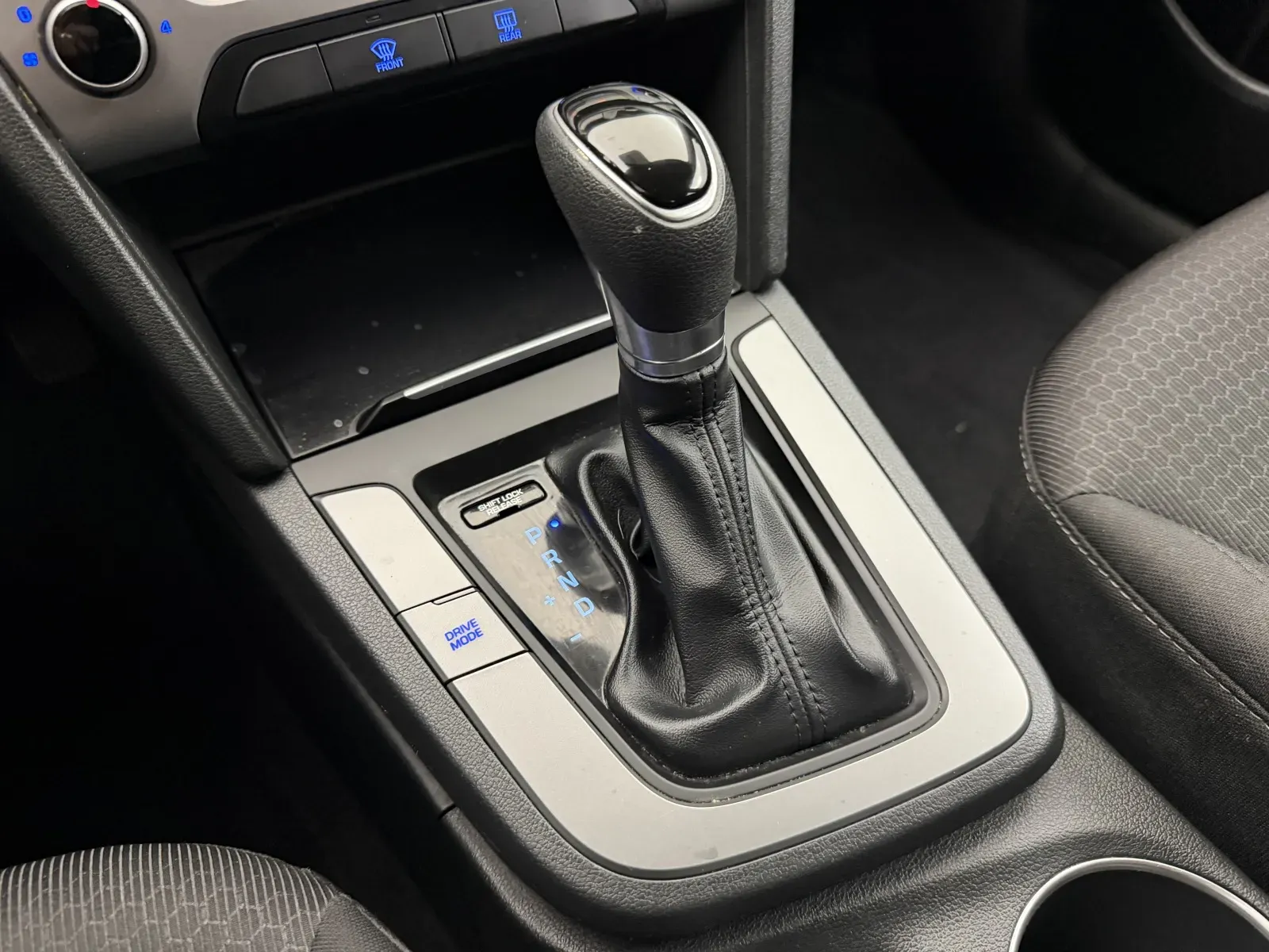 Hyundai Elantra photo 23