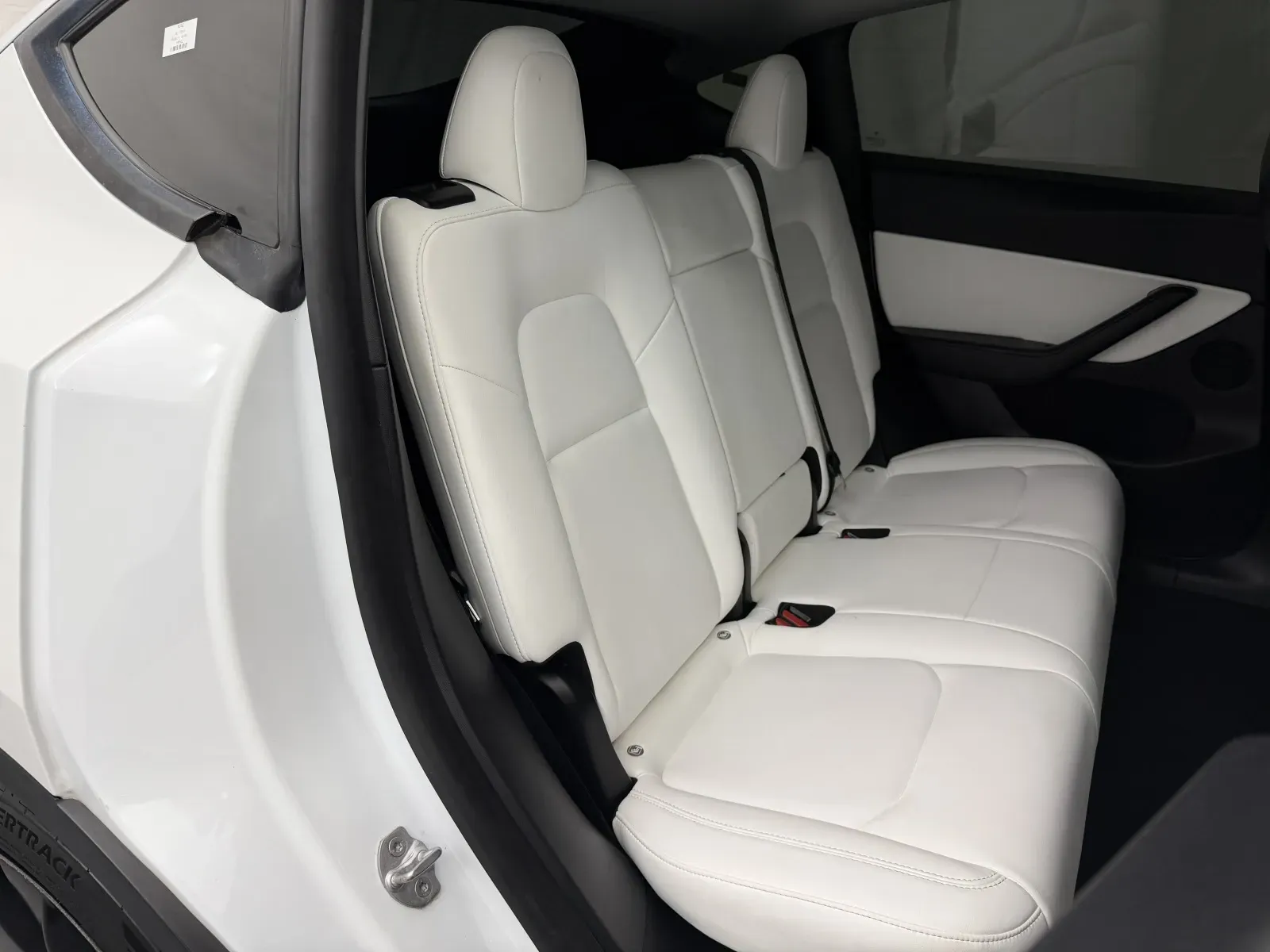 Tesla Model Y photo 30