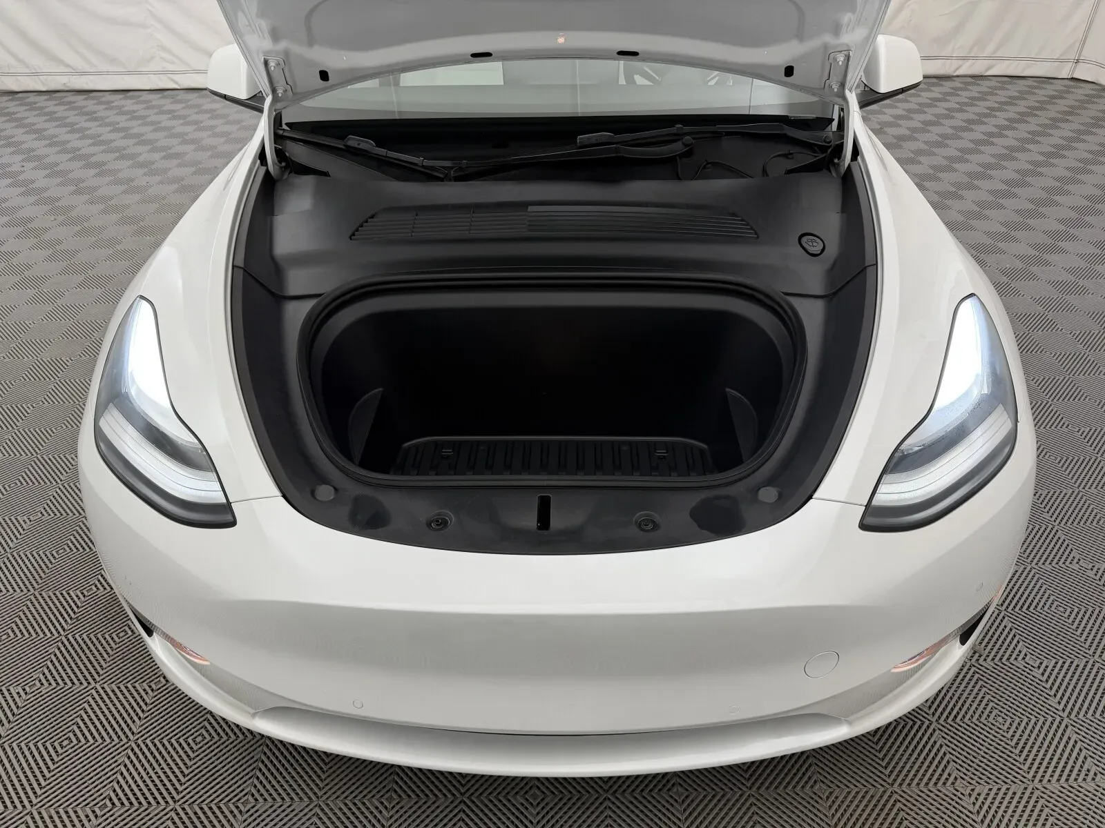 Tesla Model Y photo 34