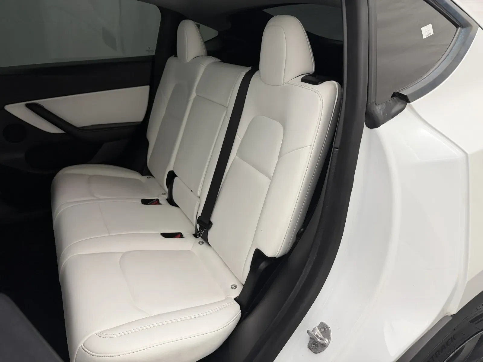 Tesla Model Y photo 28