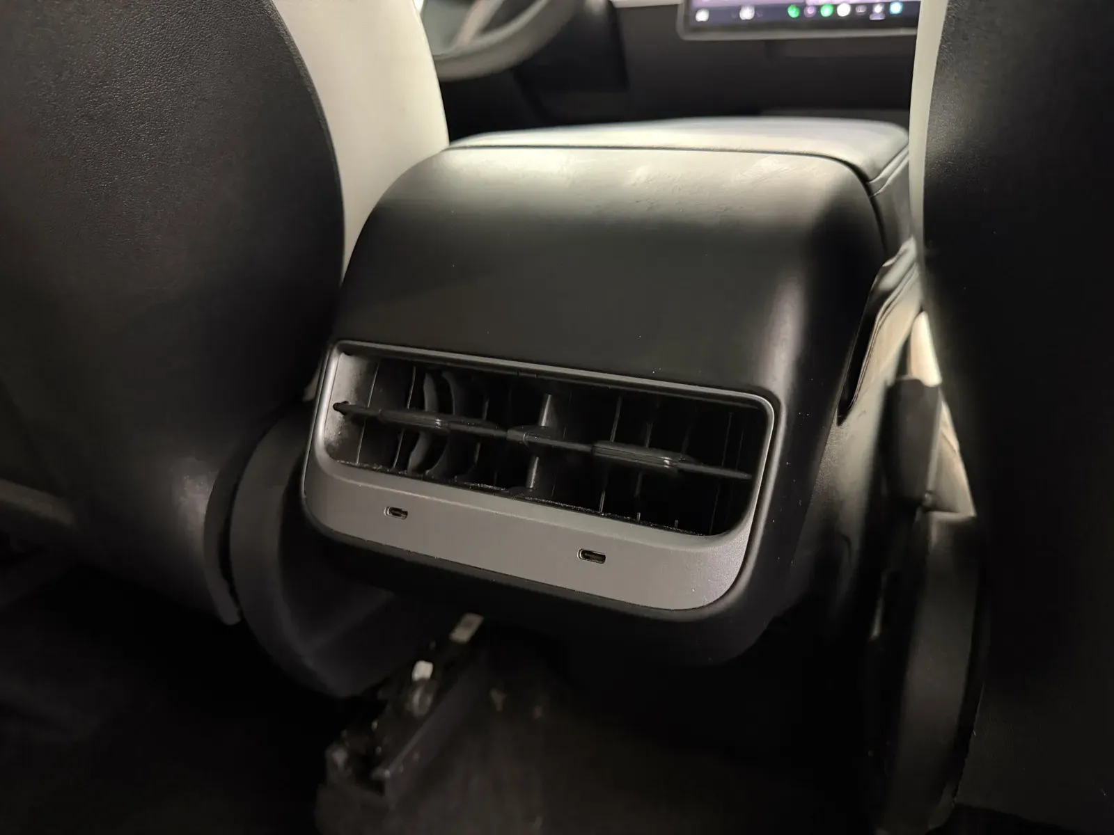 Tesla Model Y photo 29