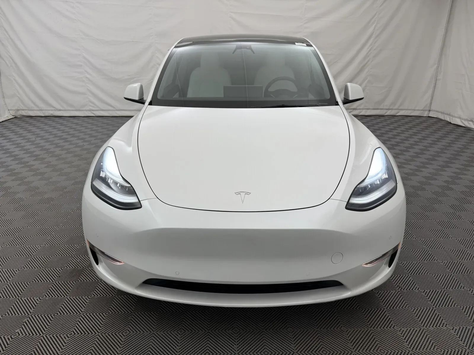 Tesla Model Y photo 3