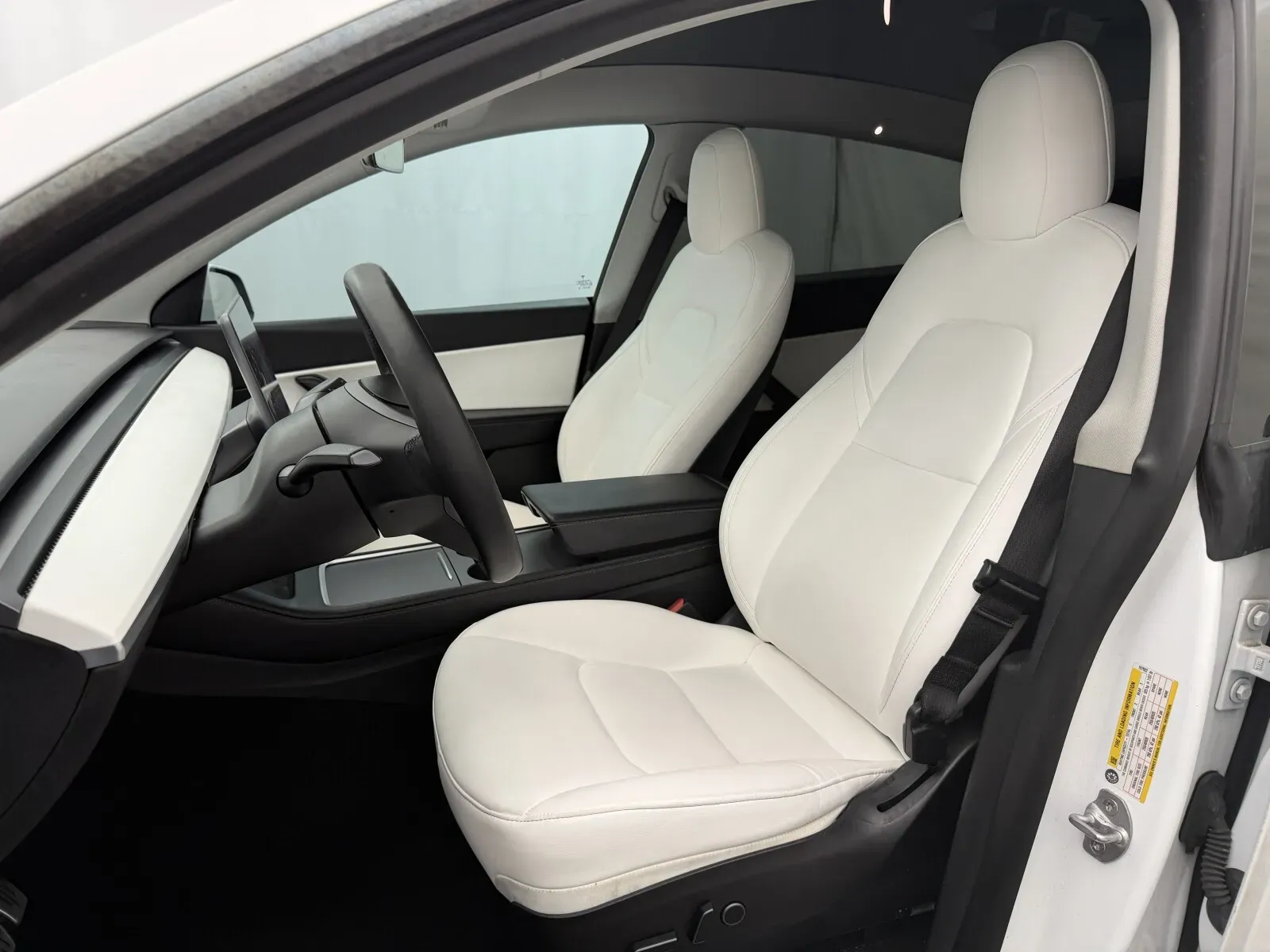 Tesla Model Y photo 9