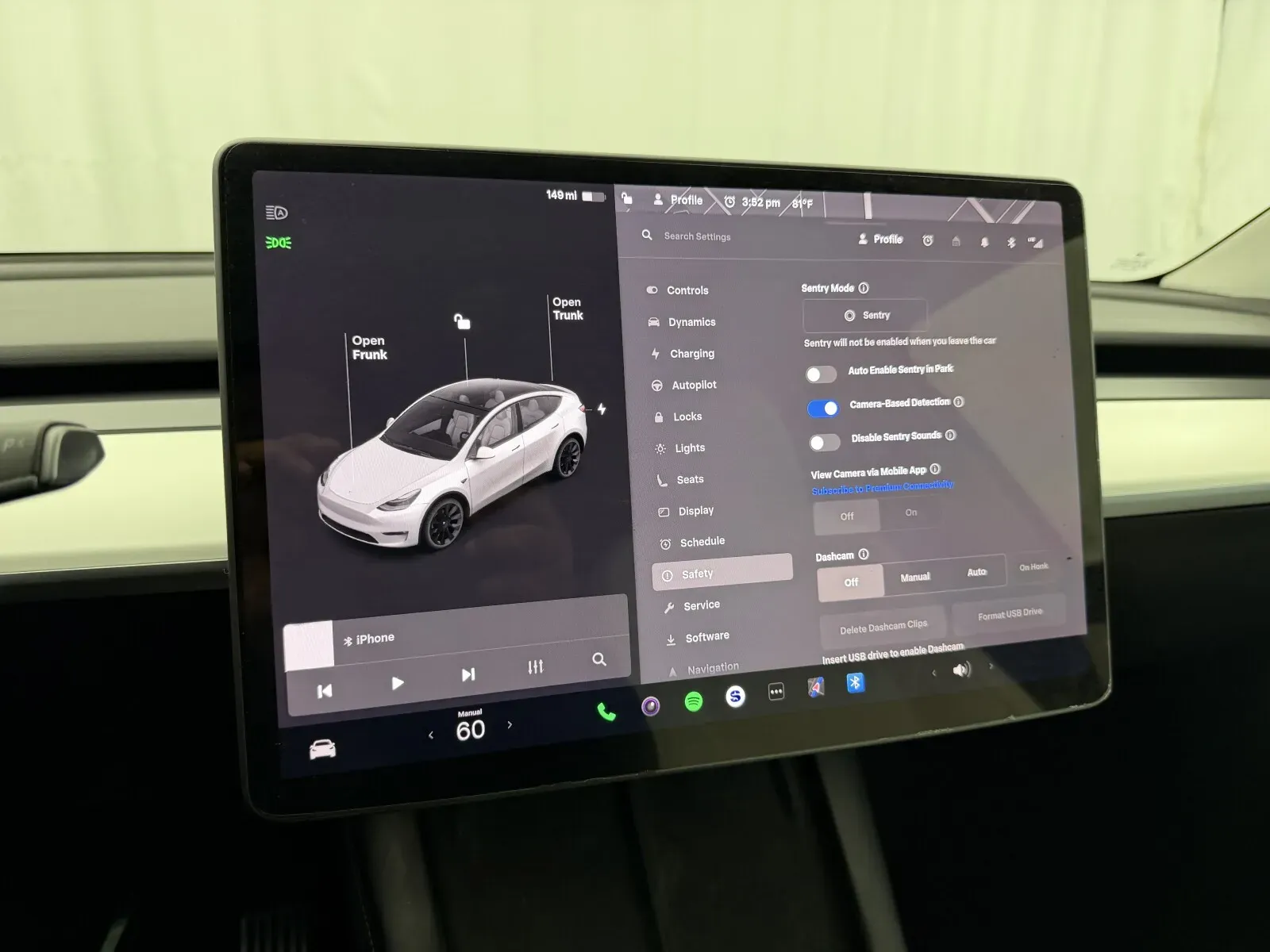 Tesla Model Y photo 19