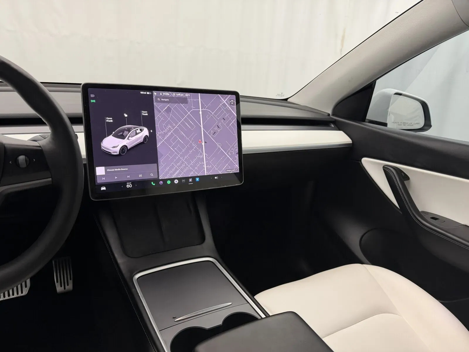 Tesla Model Y photo 16