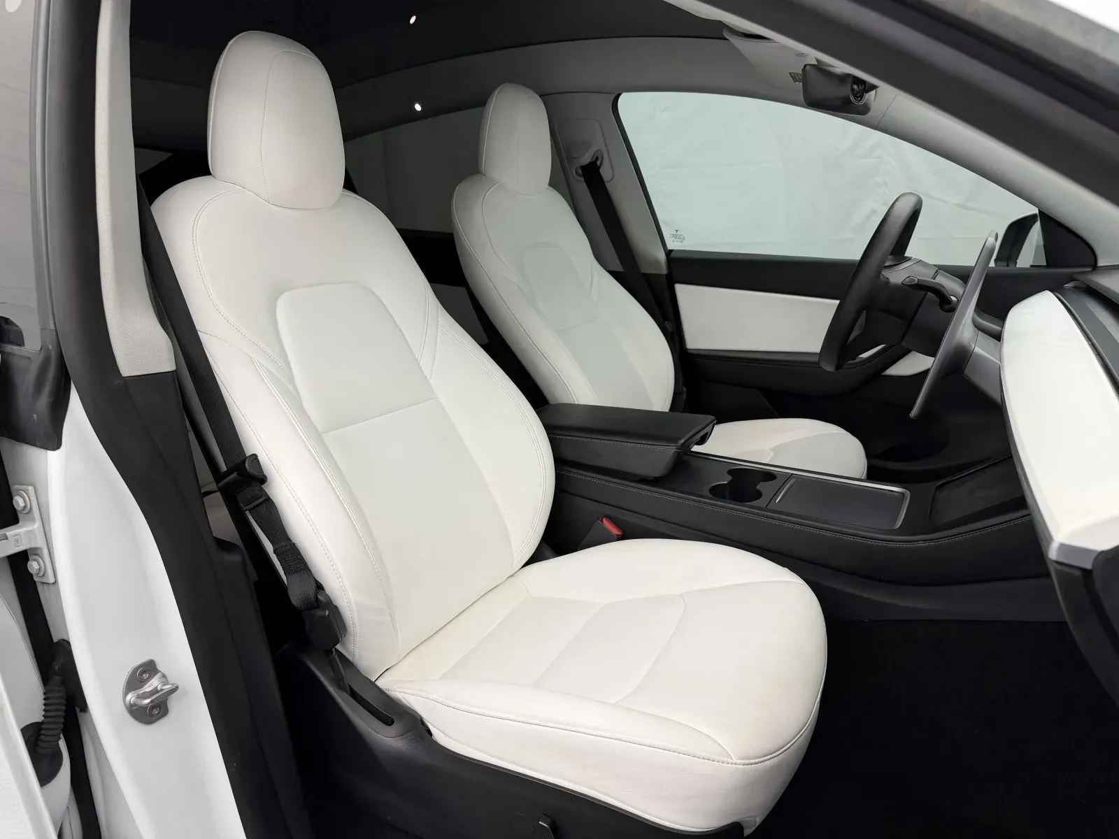 Tesla Model Y photo 31