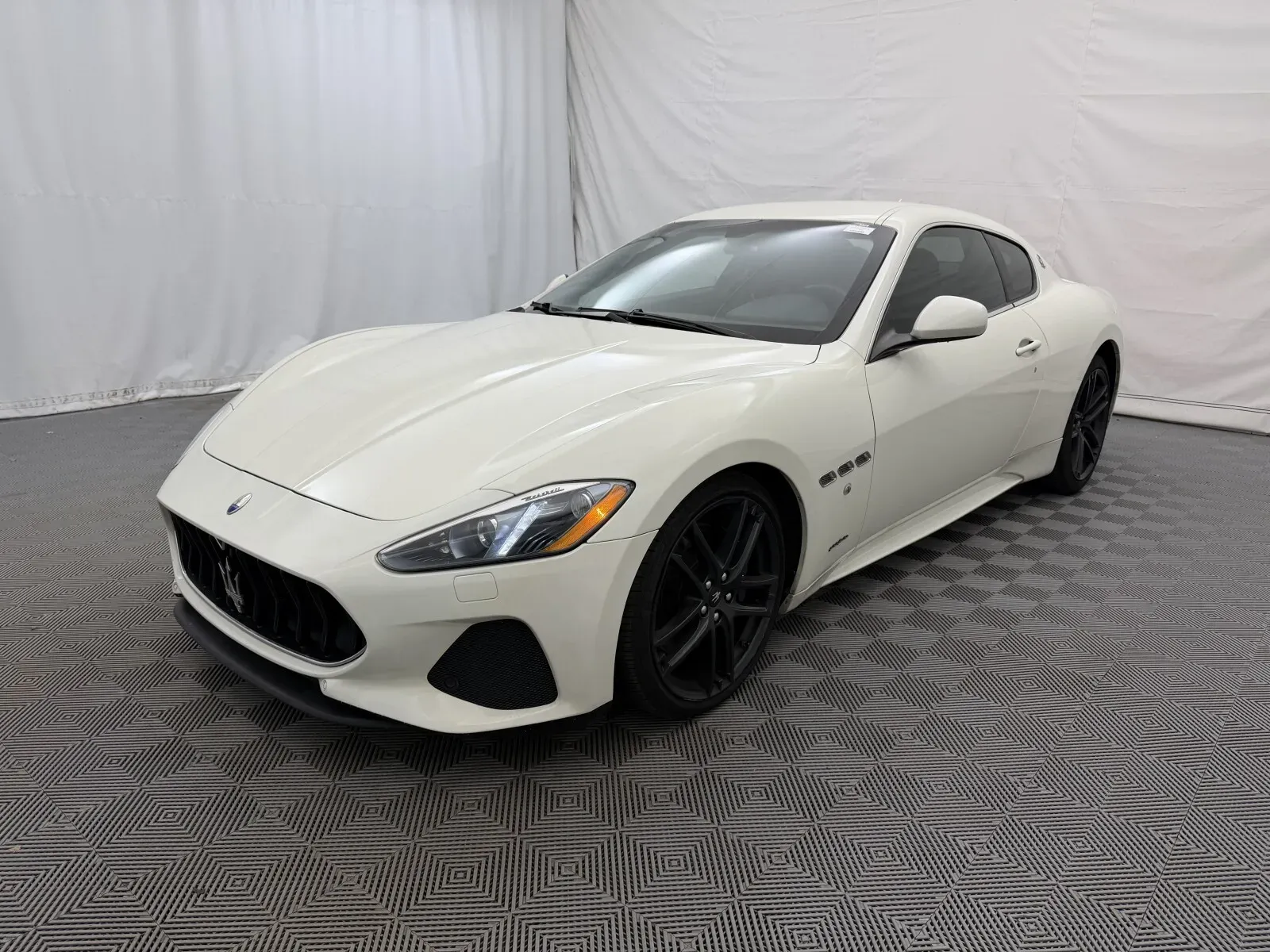 Maserati Granturismo photo 2