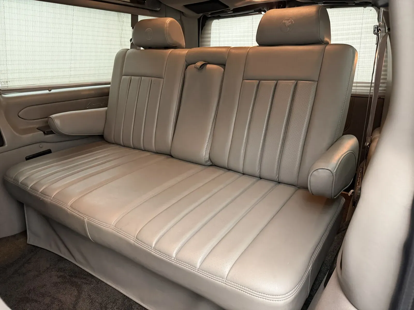 Chevrolet Express photo 23