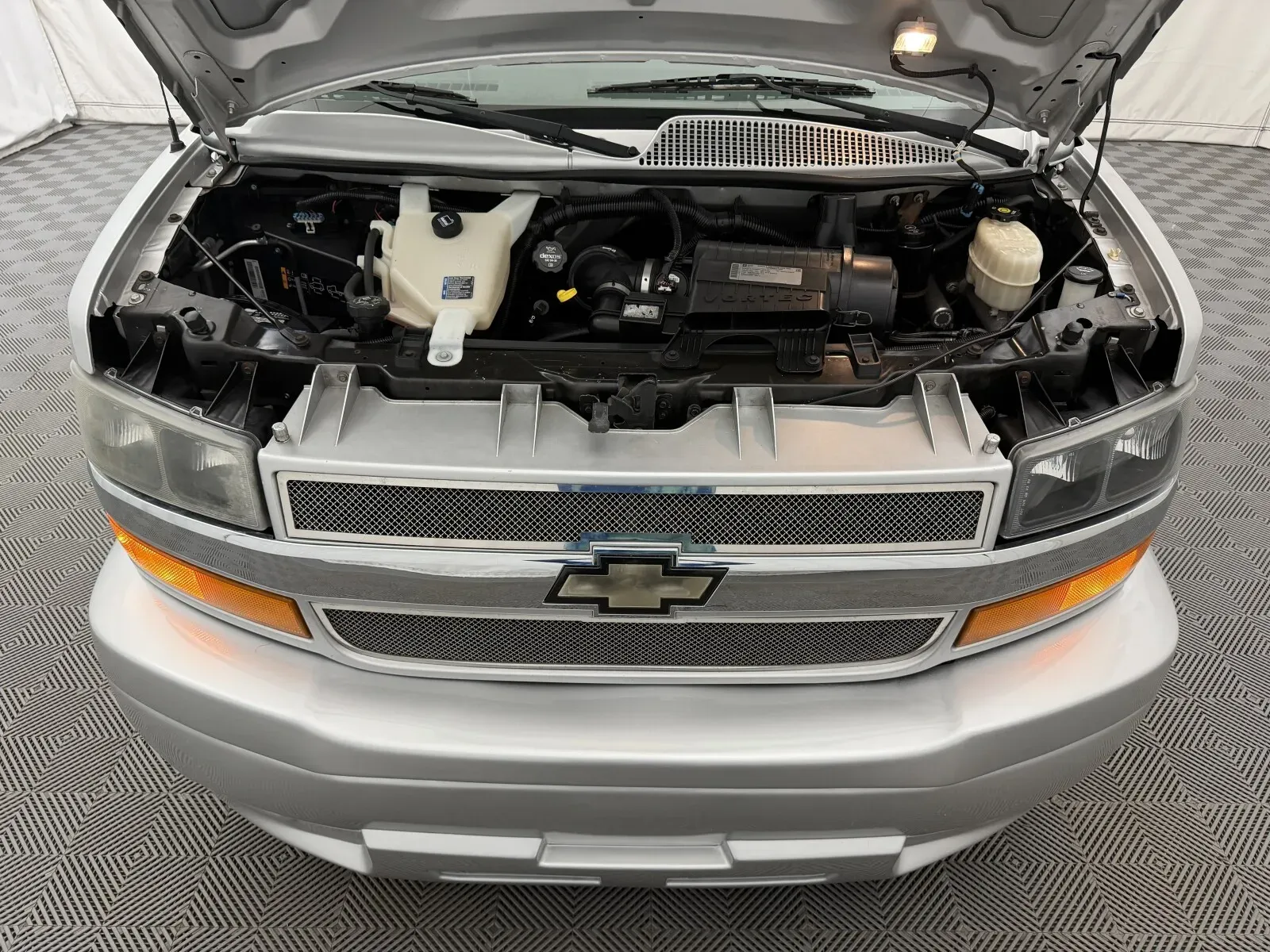 Chevrolet Express photo 28