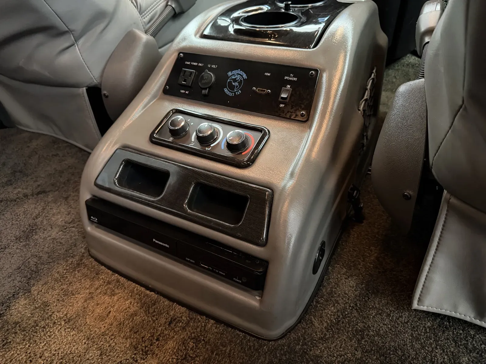 Chevrolet Express photo 17