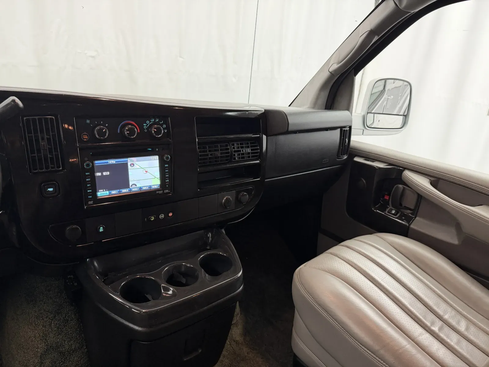 Chevrolet Express photo 9