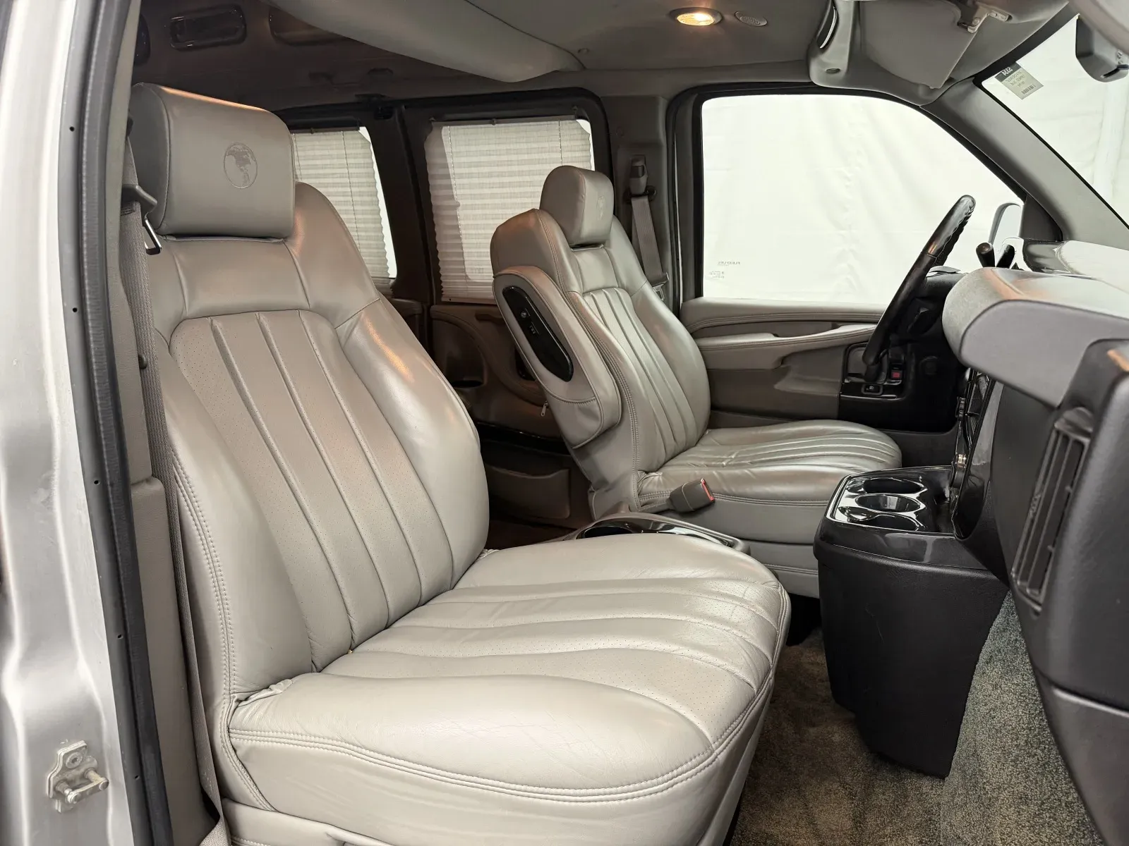 Chevrolet Express photo 25