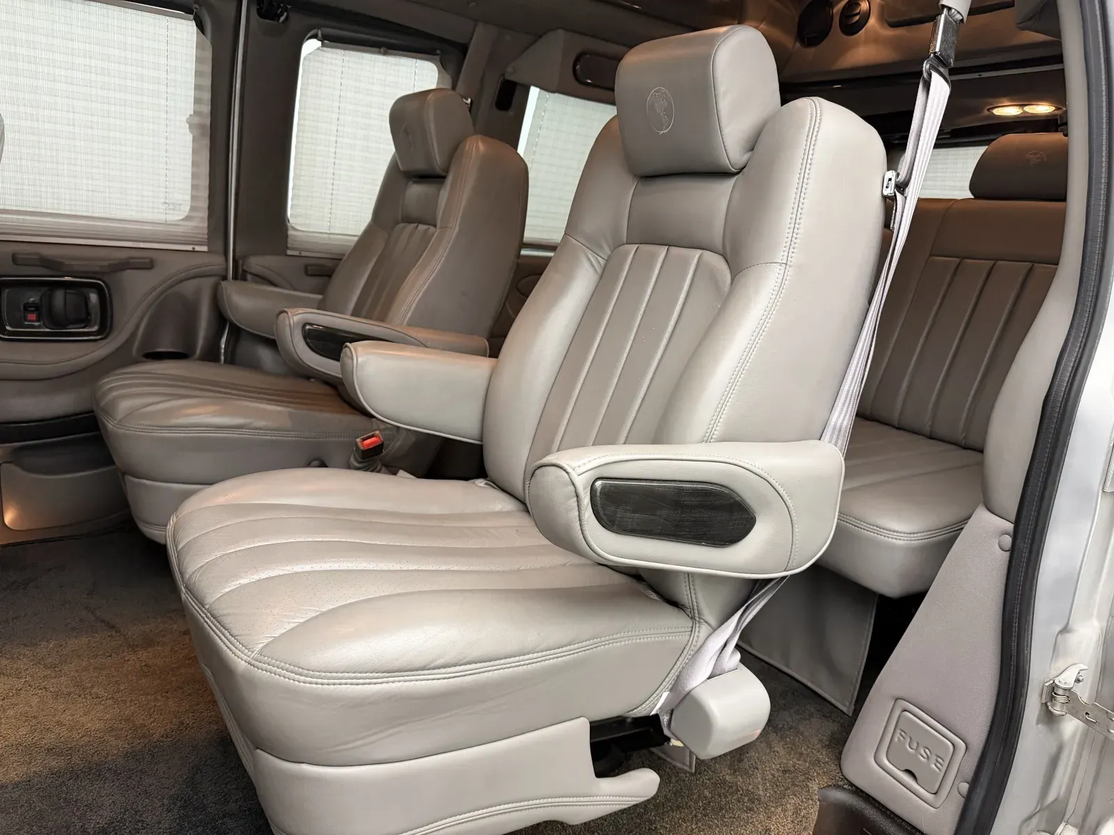 Chevrolet Express photo 18