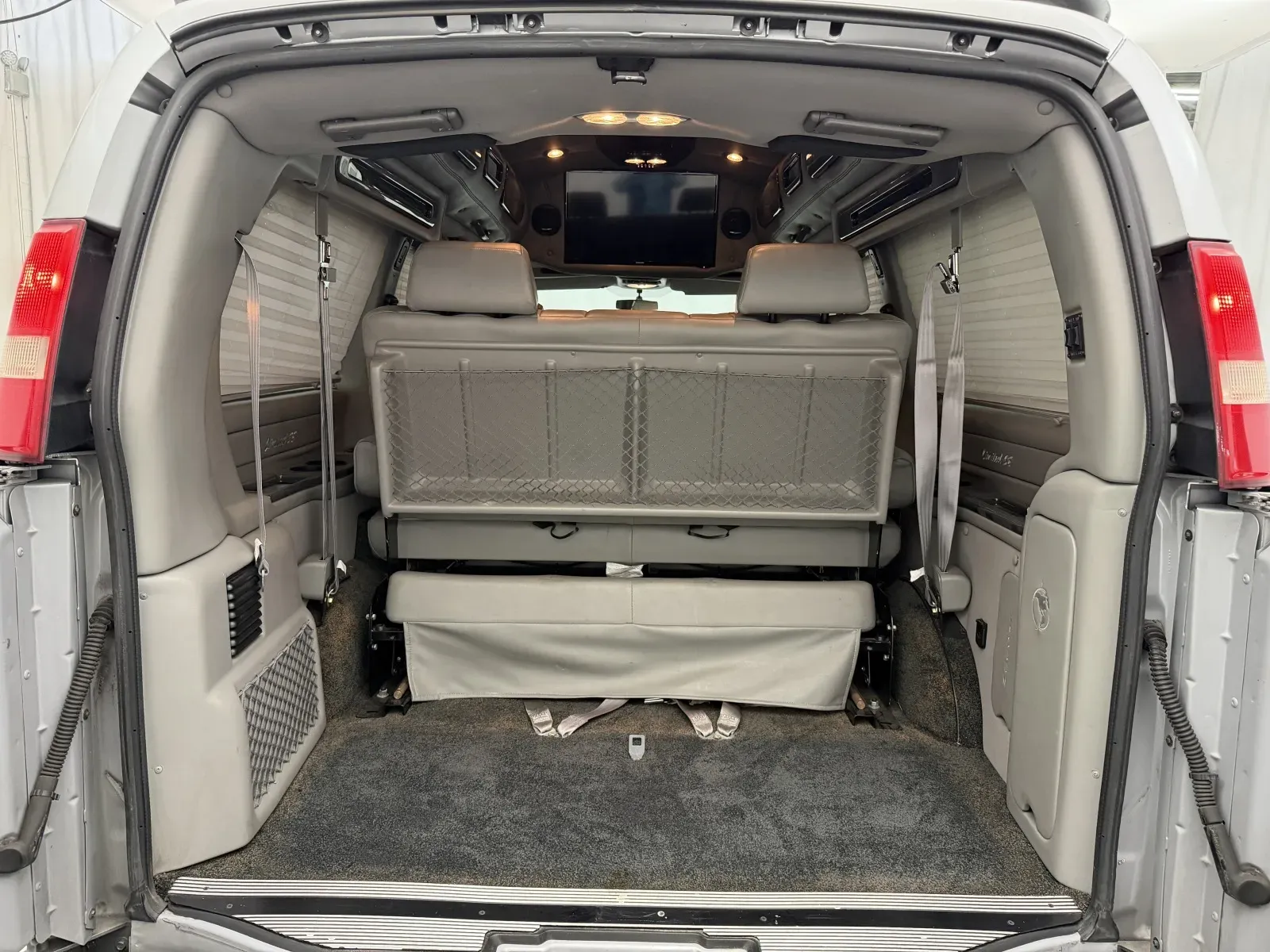 Chevrolet Express photo 26