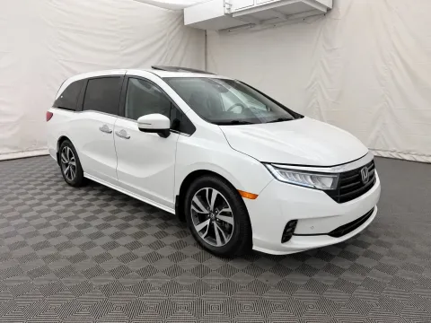 More photos of 2021 Honda Odyssey Touring at Autos of Chicago, IL