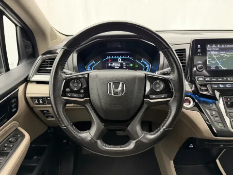 More photos of 2021 Honda Odyssey Touring at Autos of Chicago, IL