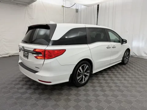 More photos of 2021 Honda Odyssey Touring at Autos of Chicago, IL