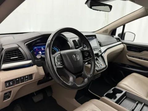 Another view of 2021 Honda Odyssey Touring for sale in Arlington Heights, IL at Autos of Chicago