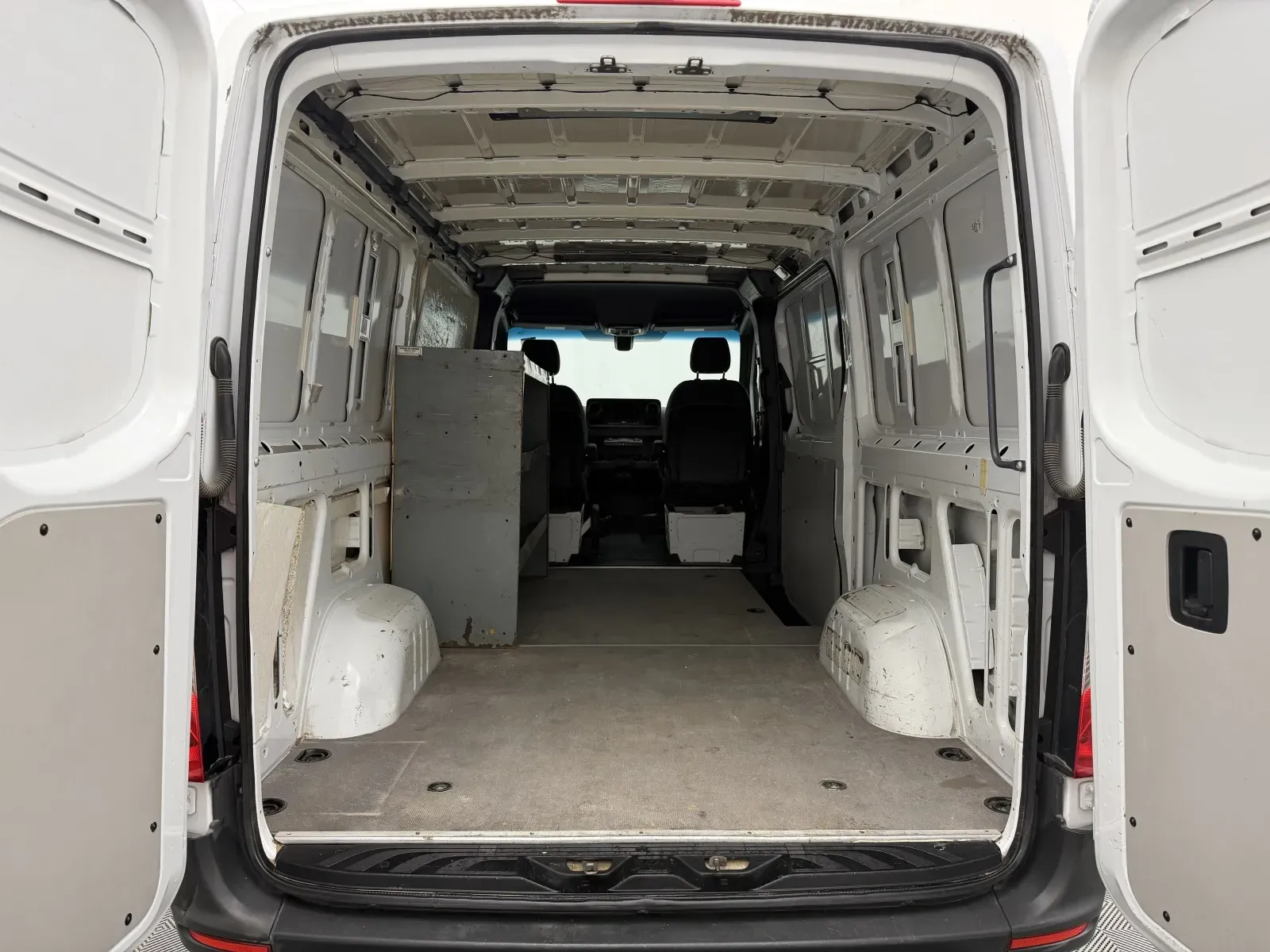 Mercedes-Benz Sprinter photo 10