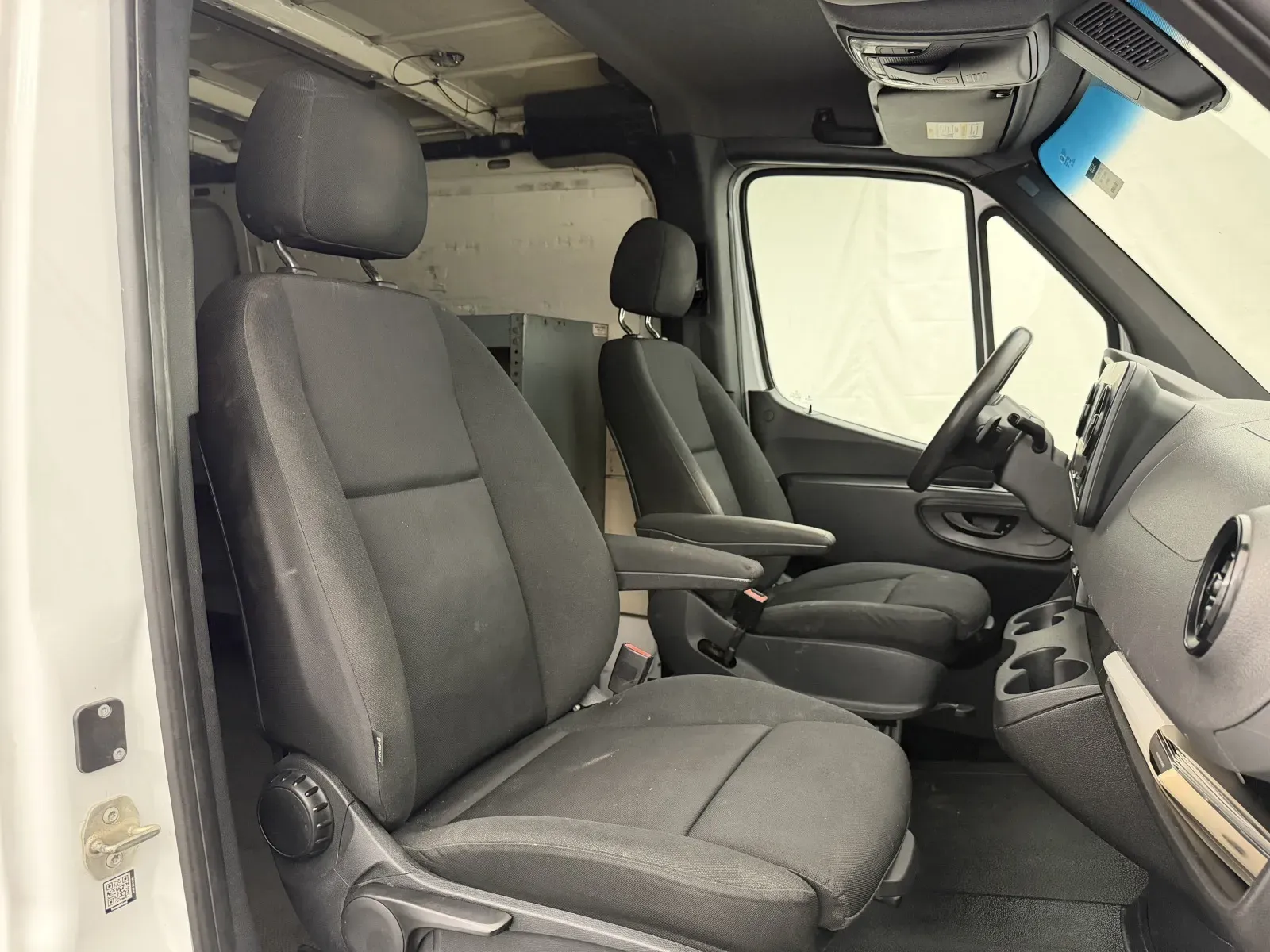 Mercedes-Benz Sprinter photo 28