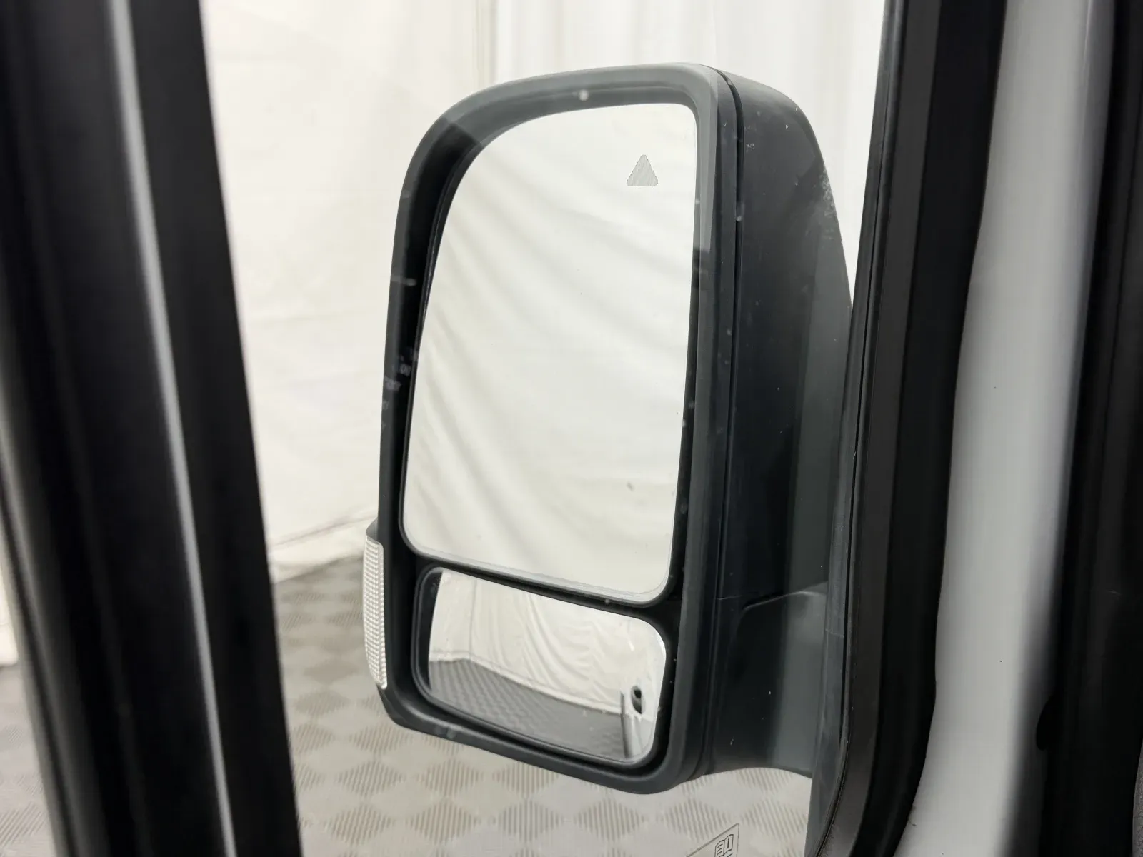 Mercedes-Benz Sprinter photo 17