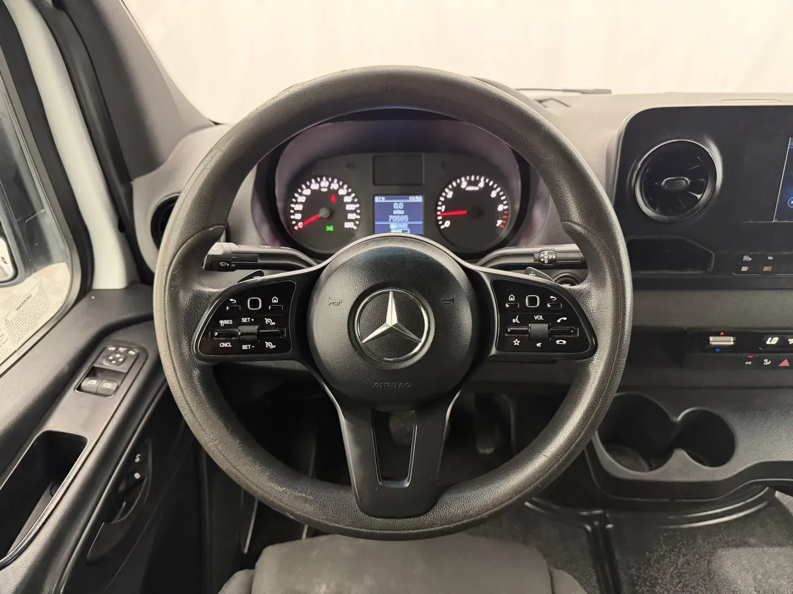 Mercedes-Benz Sprinter photo 15