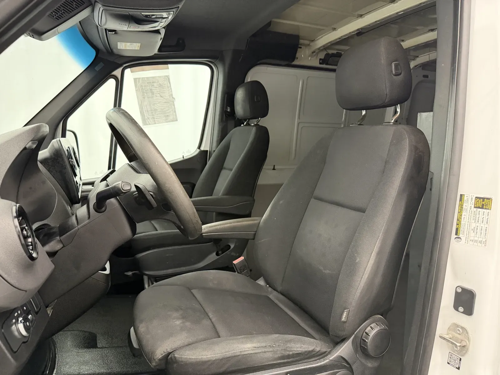 Mercedes-Benz Sprinter photo 13