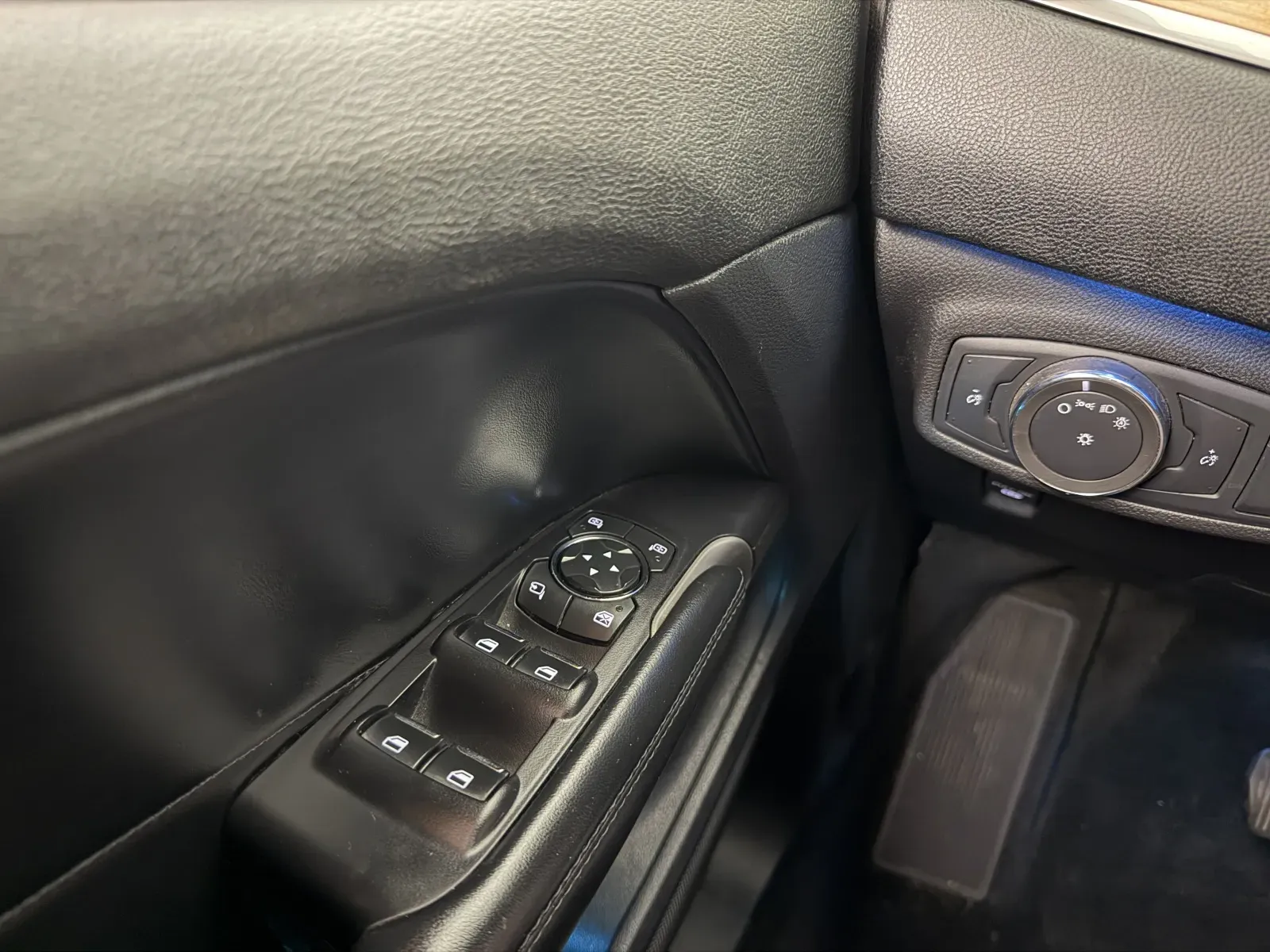 Lincoln MKC photo 10